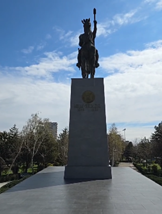 Statuia lui Mihai Viteazul din Ploiești strălucește din nou! Statuia lui Mihai Viteazul din Ploiești strălucește din nou!