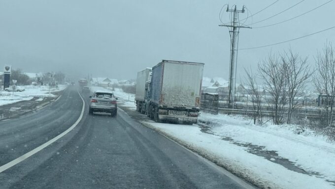 Iarna pe DN 7: Condiții de circulație și imagini spectaculoase Iarna pe DN 7: Condiții de circulație și imagini spectaculoase
