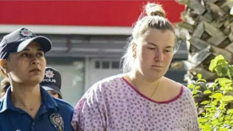 O tânără de 18 ani a abandonat bebelușul în toaleta aeroportului O tânără de 18 ani a abandonat bebelușul în toaleta aeroportului