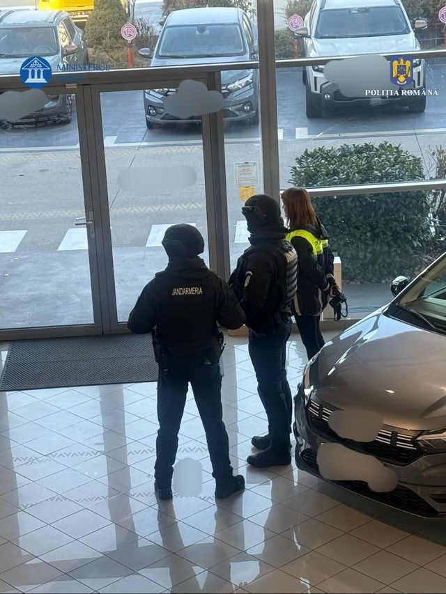 Acțiuni surprinzătoare la Pitești și Râmnicu Vâlcea: percheziții legate de finanțarea campaniei lui Călin Georgescu – FOTO, VIDEO Acțiuni surprinzătoare la Pitești și Râmnicu Vâlcea: percheziții legate de finanțarea campaniei lui Călin Georgescu – FOTO, VIDEO