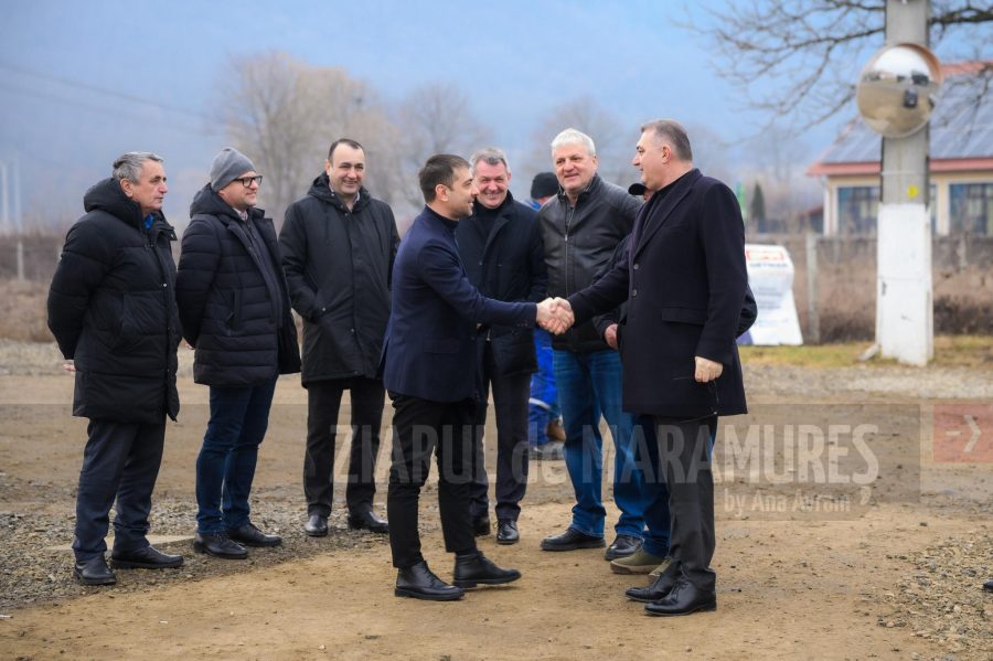 Gabriel Zetea, președintele CJ Maramureș, inaugurează gazul în Sarasău Gabriel Zetea, președintele CJ Maramureș, inaugurează gazul în Sarasău